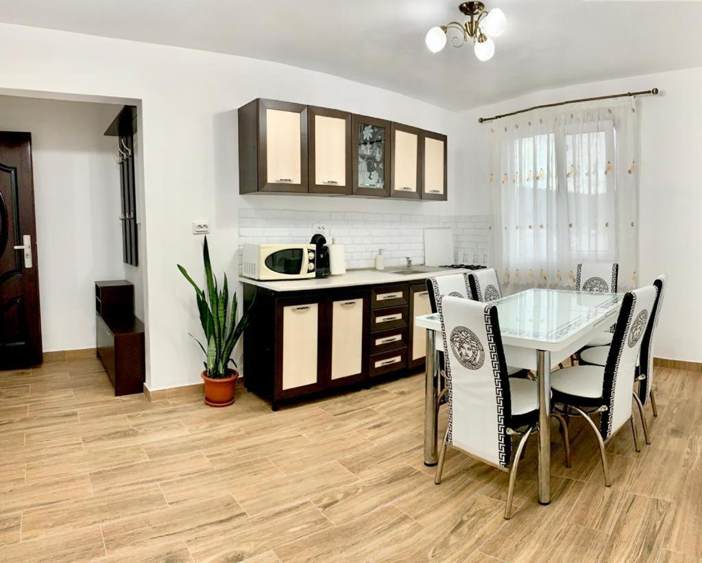 דירות Cazare Apartament Orşova מראה חיצוני תמונה