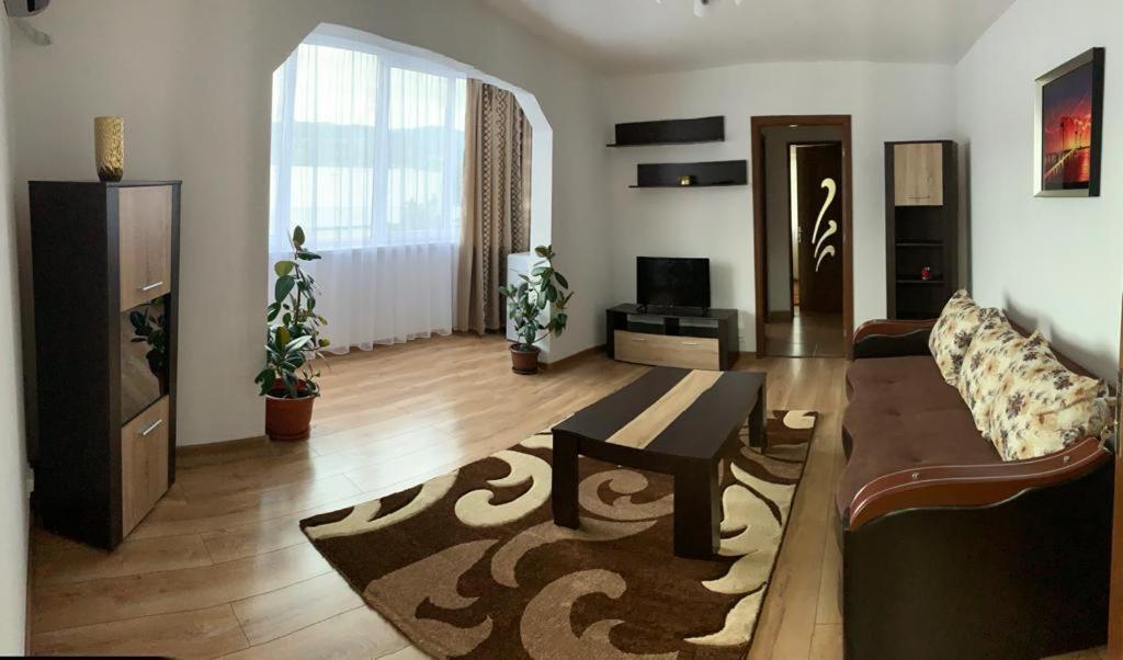 דירות Cazare Apartament Orşova מראה חיצוני תמונה